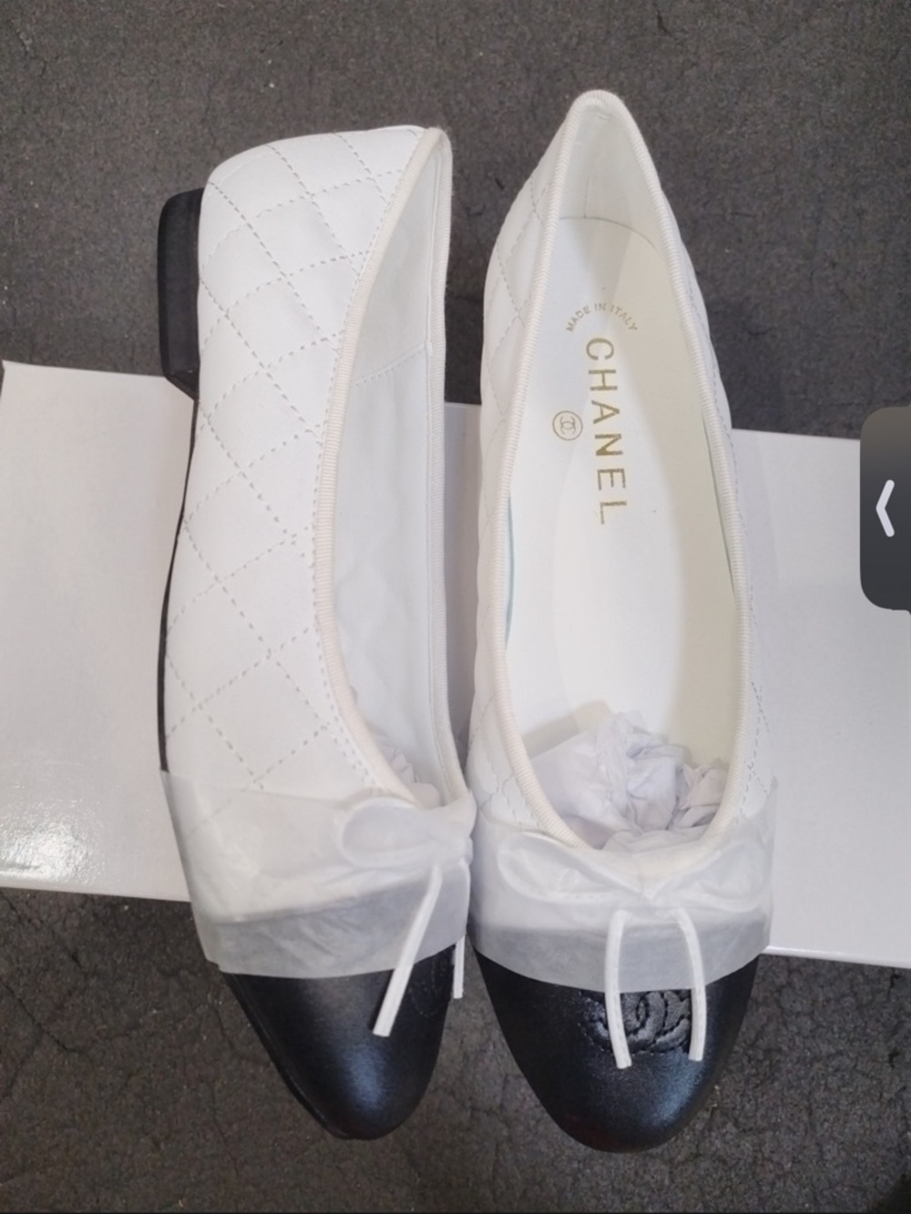 CHANEL White Quilted Leather Ballet Flats with Black Cap Toe